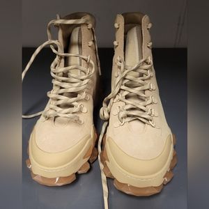 Jimmy Choo Boots 8.5 Beige/Tan
